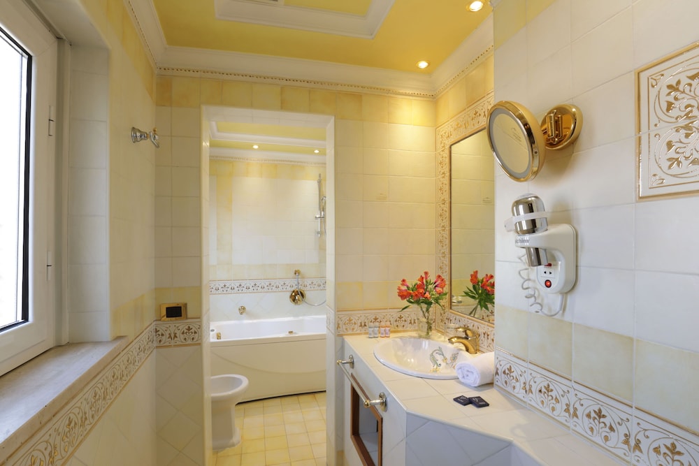 Homs Hotel 33/35