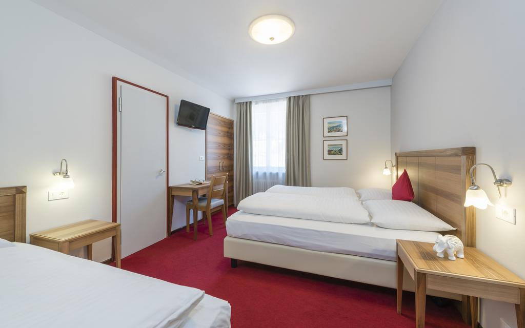 غرفة قياسية ثلاثية