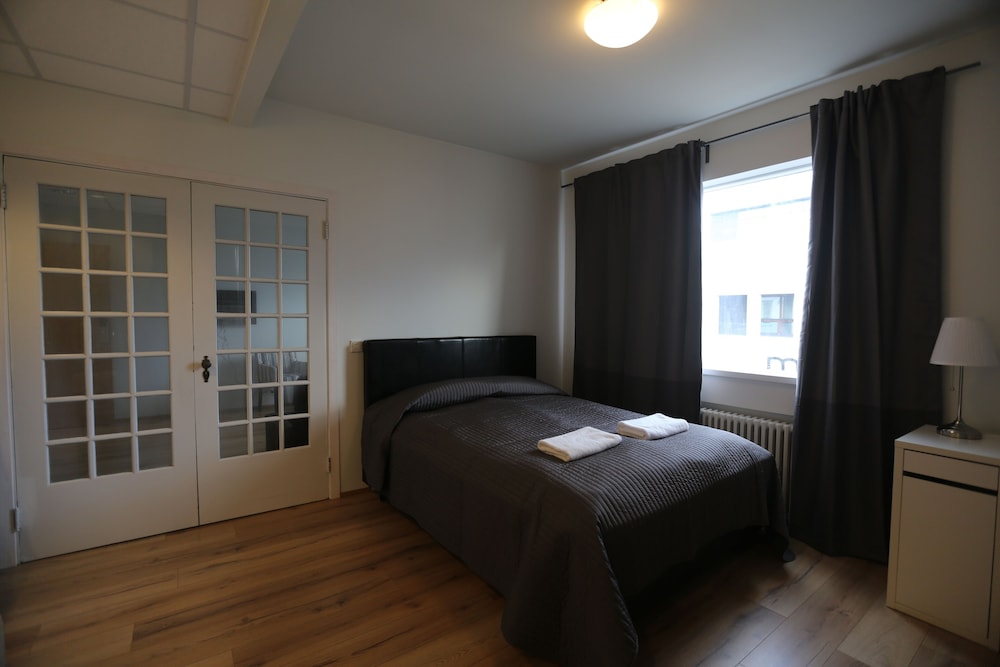 CITY, SUITE, TWIN BEDS, QUEEN BED, PRIVATE BATHROOM, SOFA