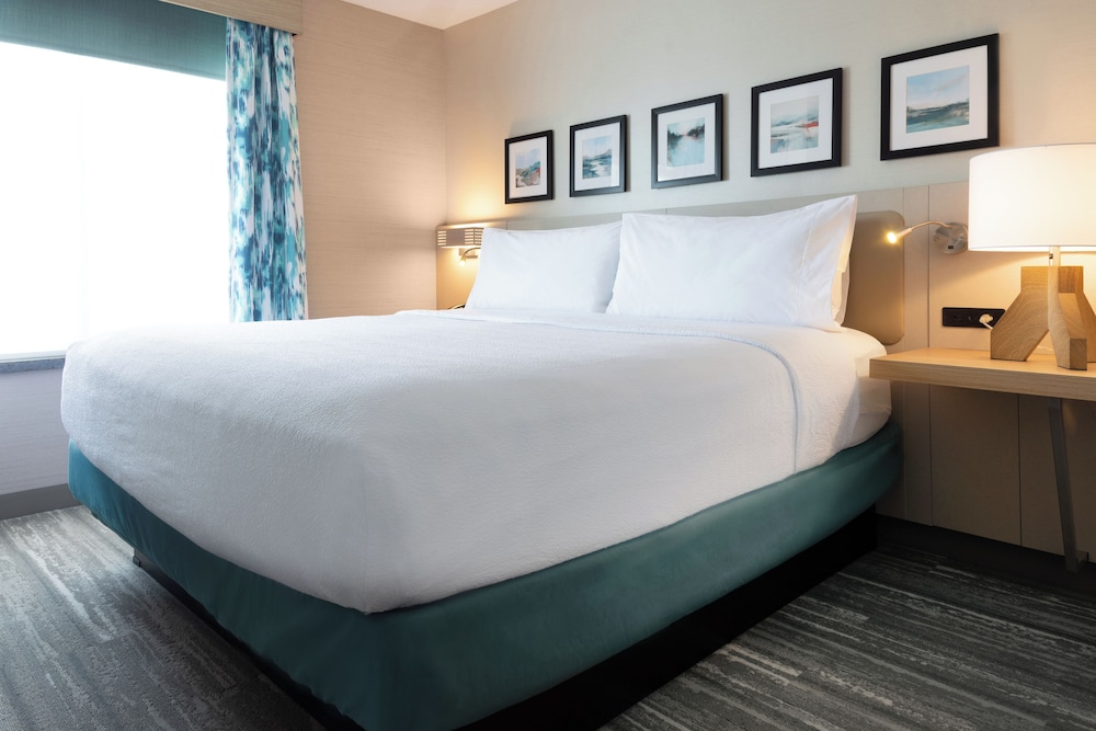 JUNIOR SUITE, KING BED, PELOTON