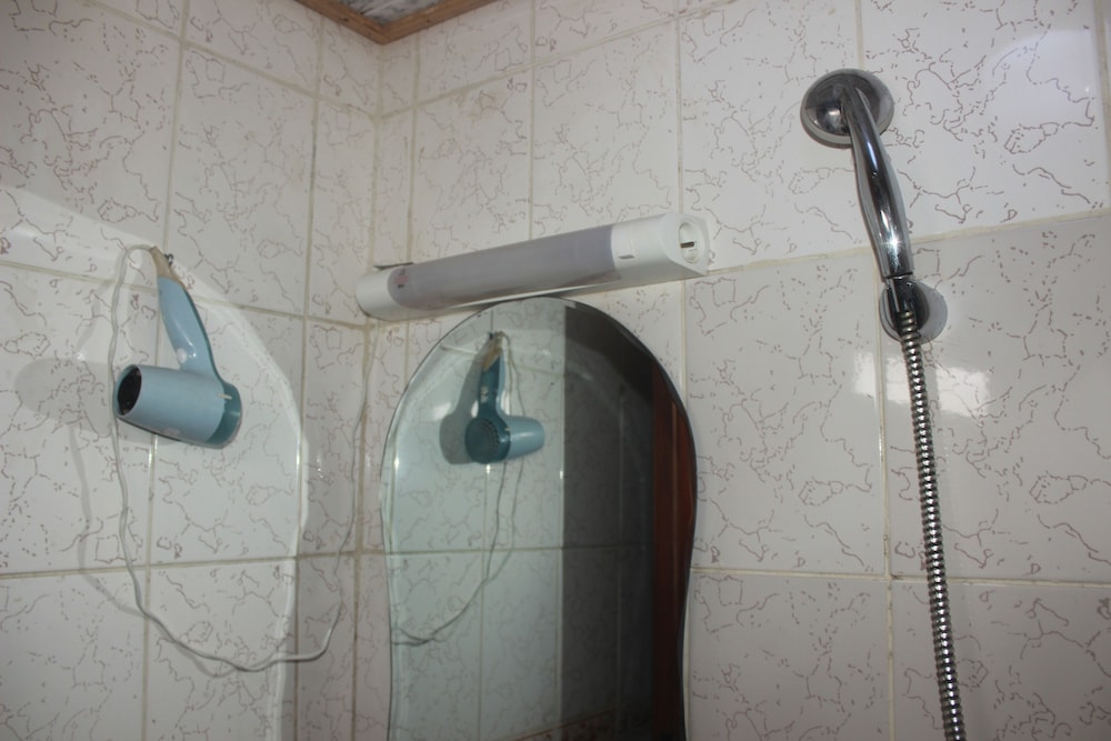 Liza Hotel 32/43