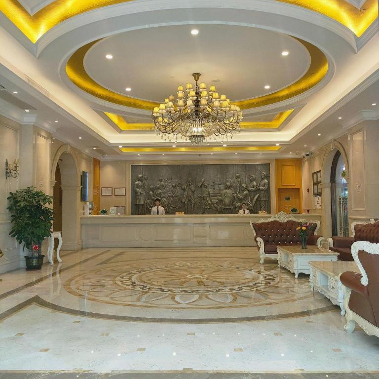 Vienna Hotel (Huizhou Qiuchang Yingbin Road) 8/57