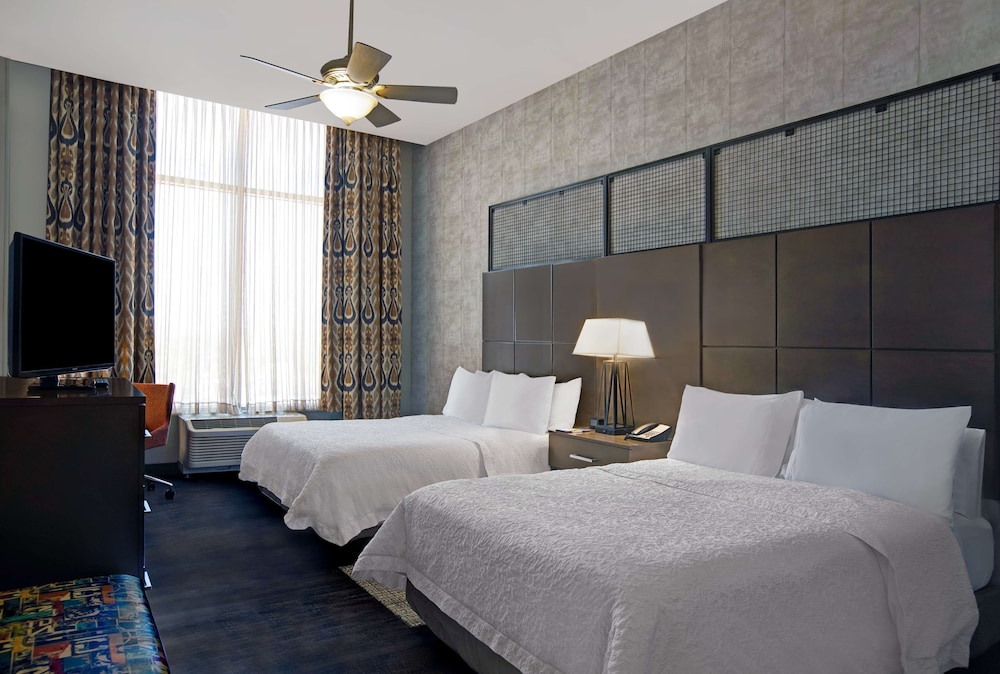 غرفة قياسية بسريرين كوين، Hampton Inn & Suites Austin At The University / Capitol 5/10