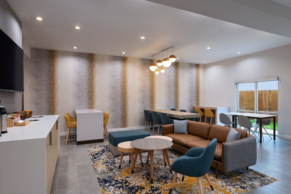 Woodland Suites (ex. Candlewood Suites Weatherford) 27/35