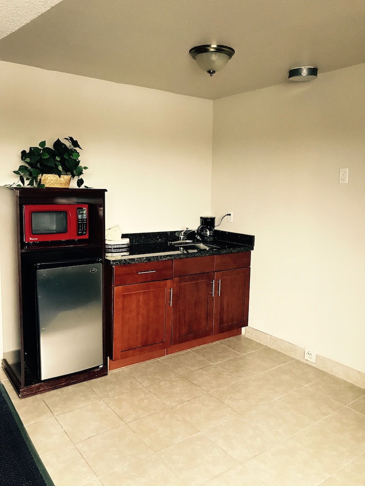 Sutton Suites Hotel 7/38