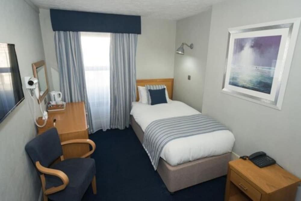 Falcon Hotel 5/30