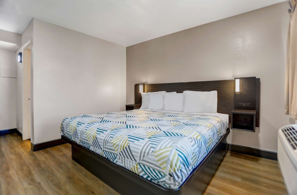 Motel6 San Bernardino, CA - North 27/58