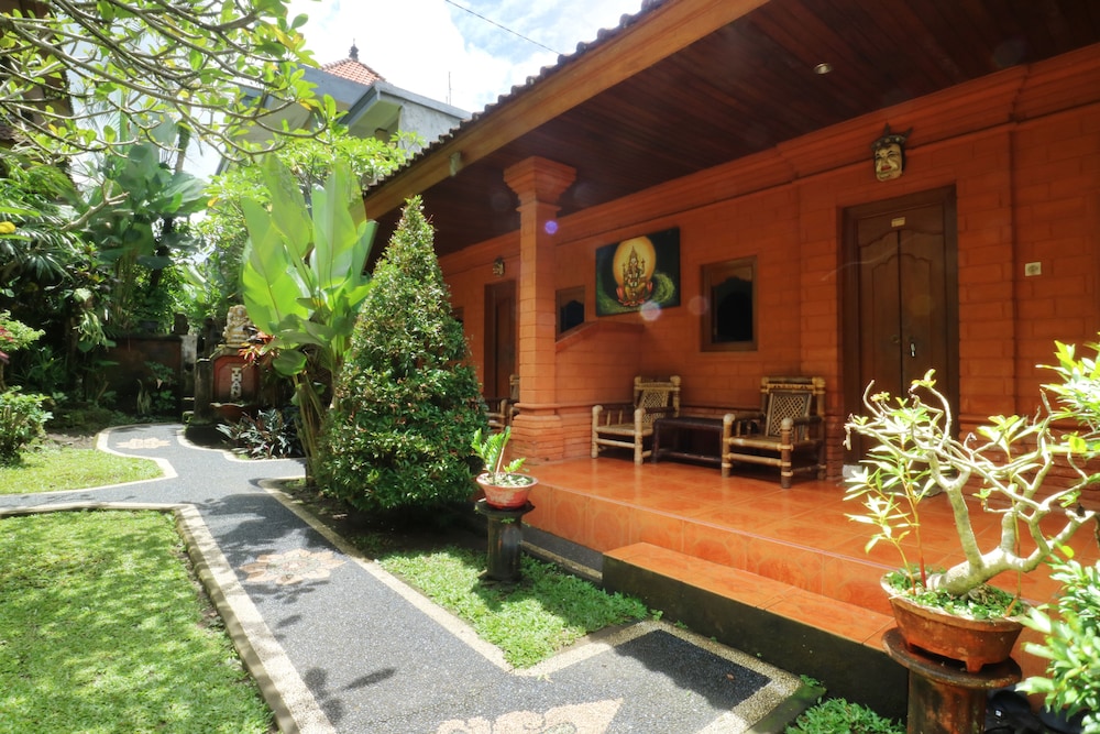 Yuliati House 5/50