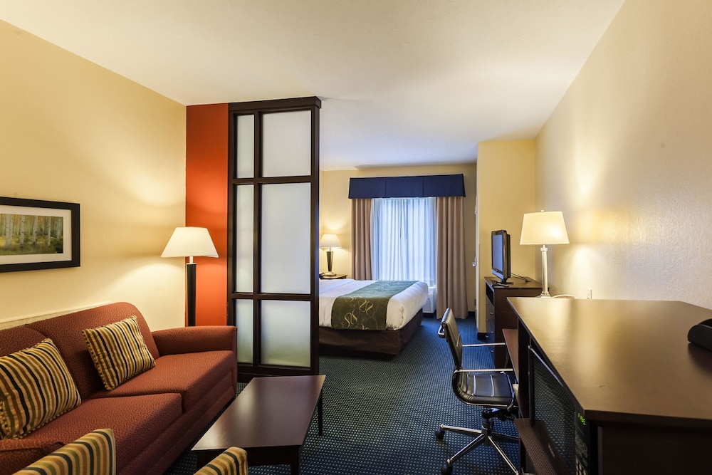 Comfort Suites East 30/42