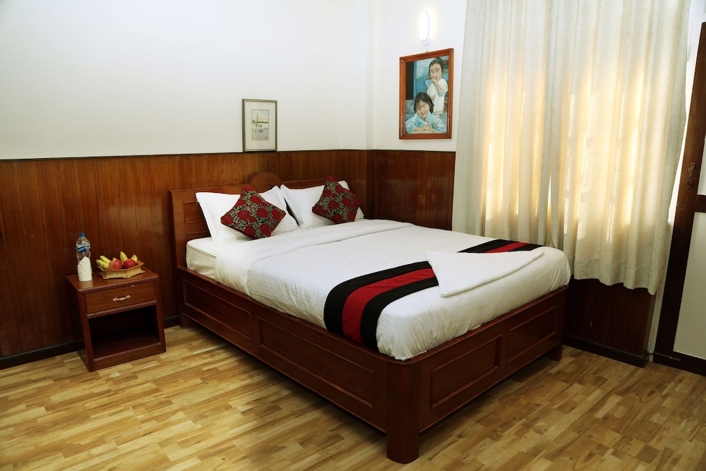 DELUXE, DOUBLE BED, MOUNTAIN VIEW, SMOKING