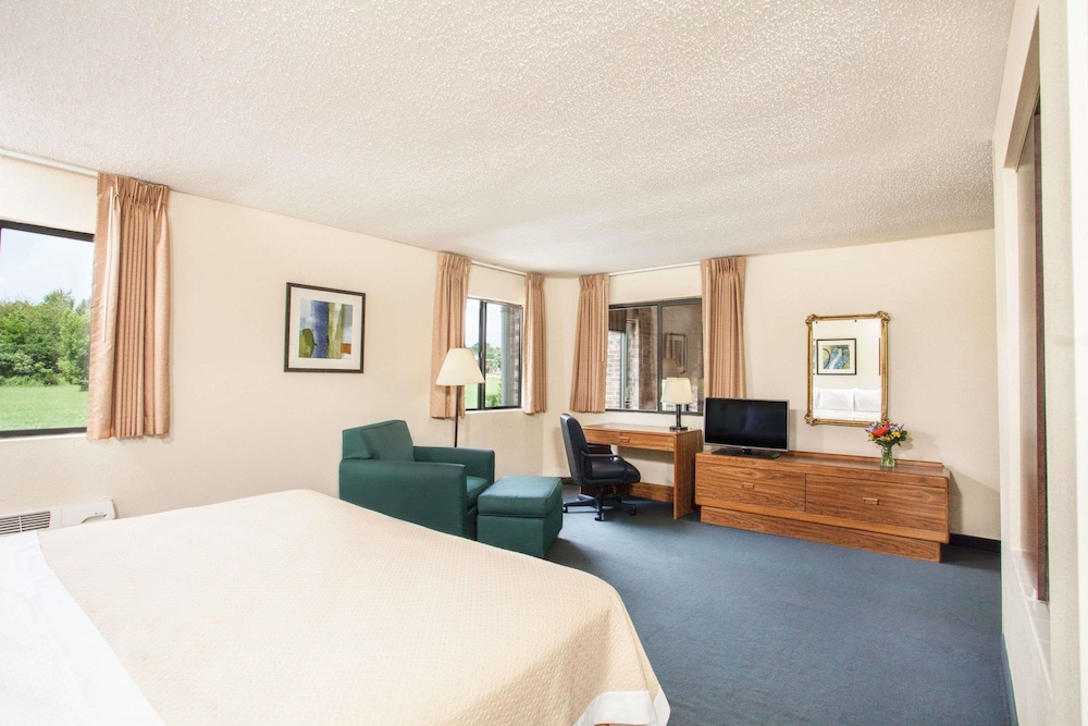 Days Inn by Wyndham Glasgow 32/55