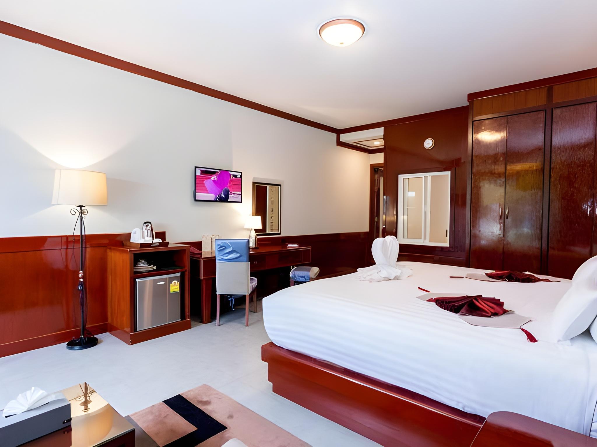 Grand, Deluxe, Double or Twin Bed