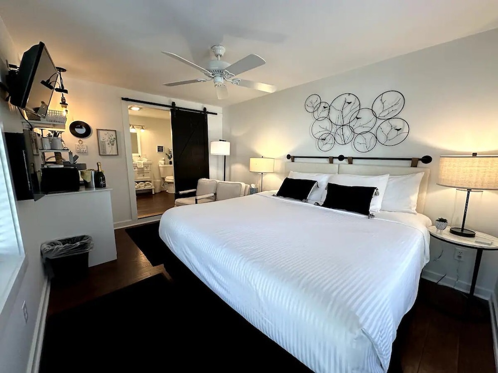 18 Vine Inn &amp; Carriage House 5/50