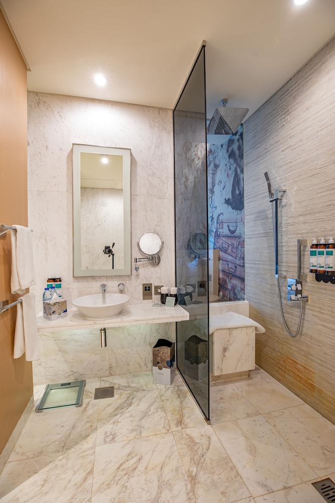 Media One Hotel Dubai, WorldHotels Crafted 44/97