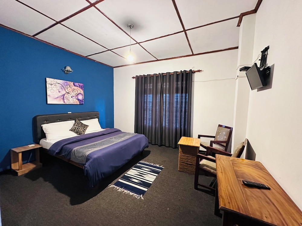 New Royal Mount Hotel 15/50