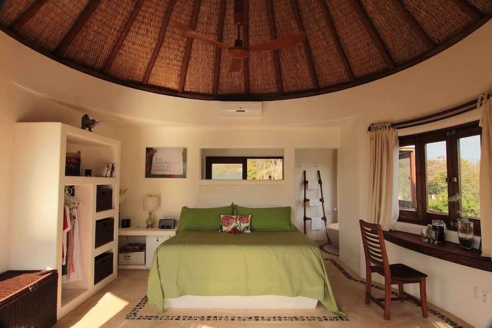 Zoa Hotel 10/67
