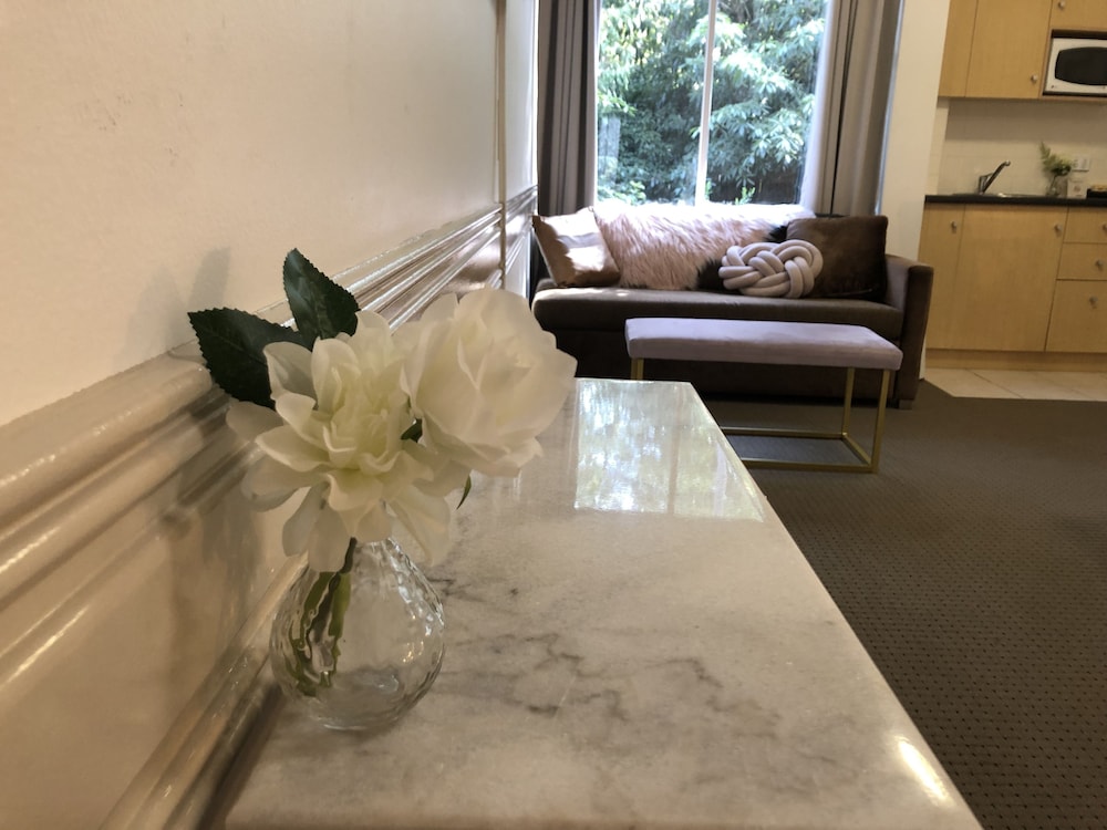 Beaumont Kew Hotel 35/47