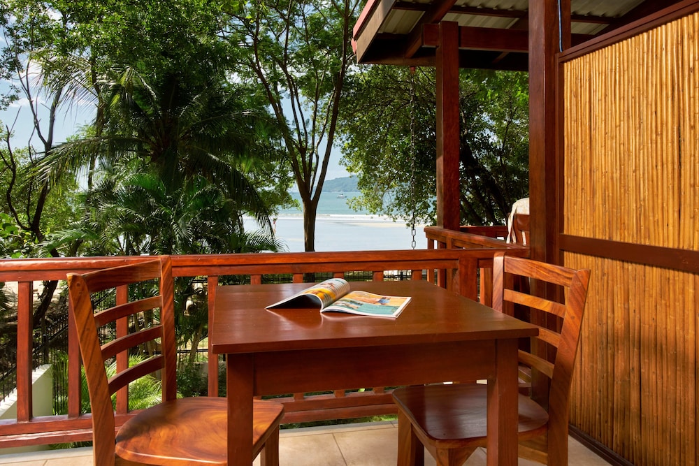 The Coast Beachfront Hotel 33/50