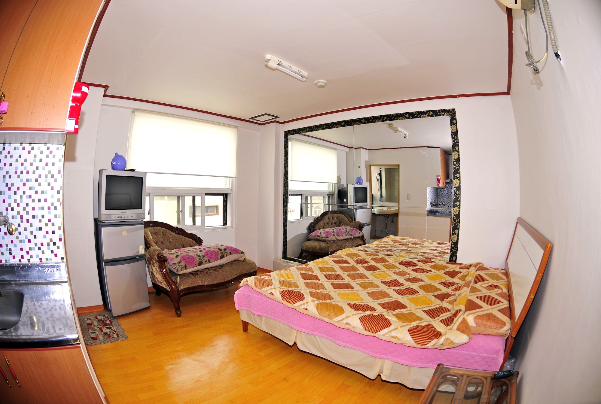 ROOM, DOUBLE BED