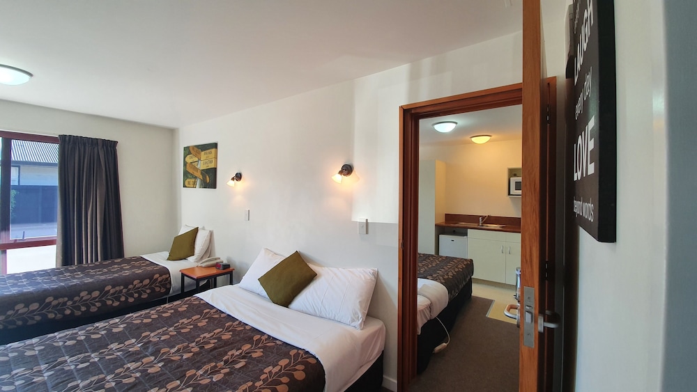 Airways Motel 5/31