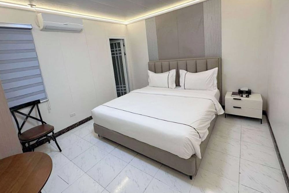 Sunday Hostel 15/42