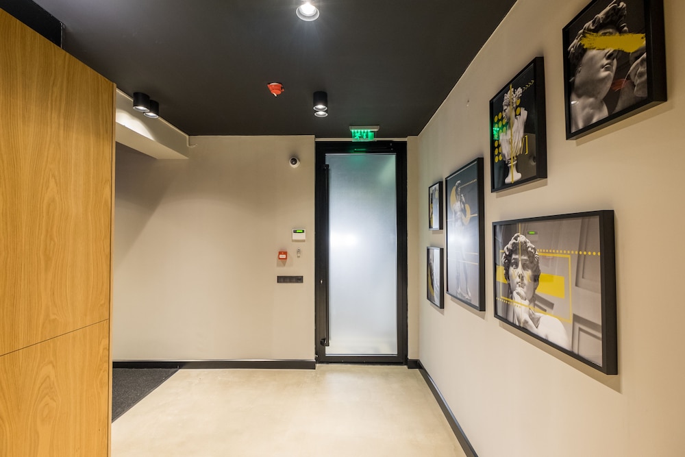 R34 Boutique Hotel 25/50
