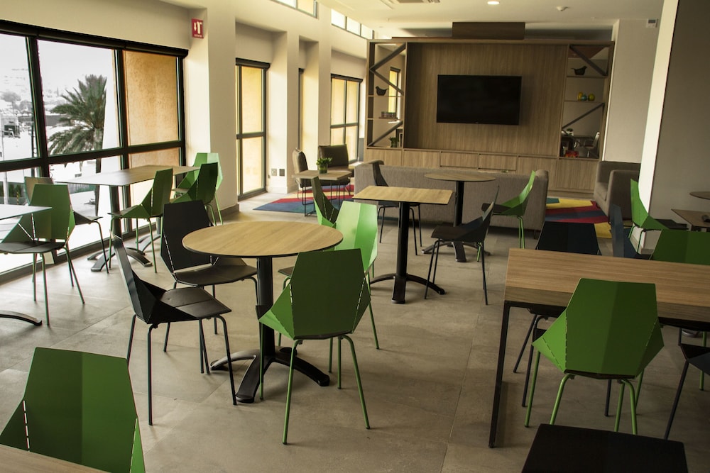 City Express Plus by Marriott Monterrey Galerias 19/32