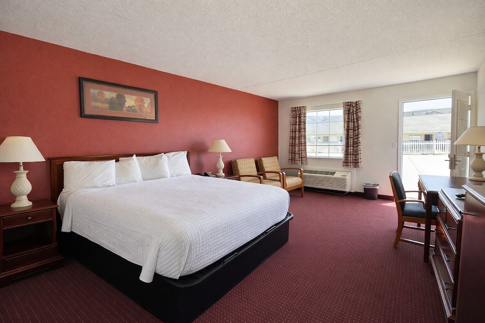 ROOM, KING BED, JETTED TUB
