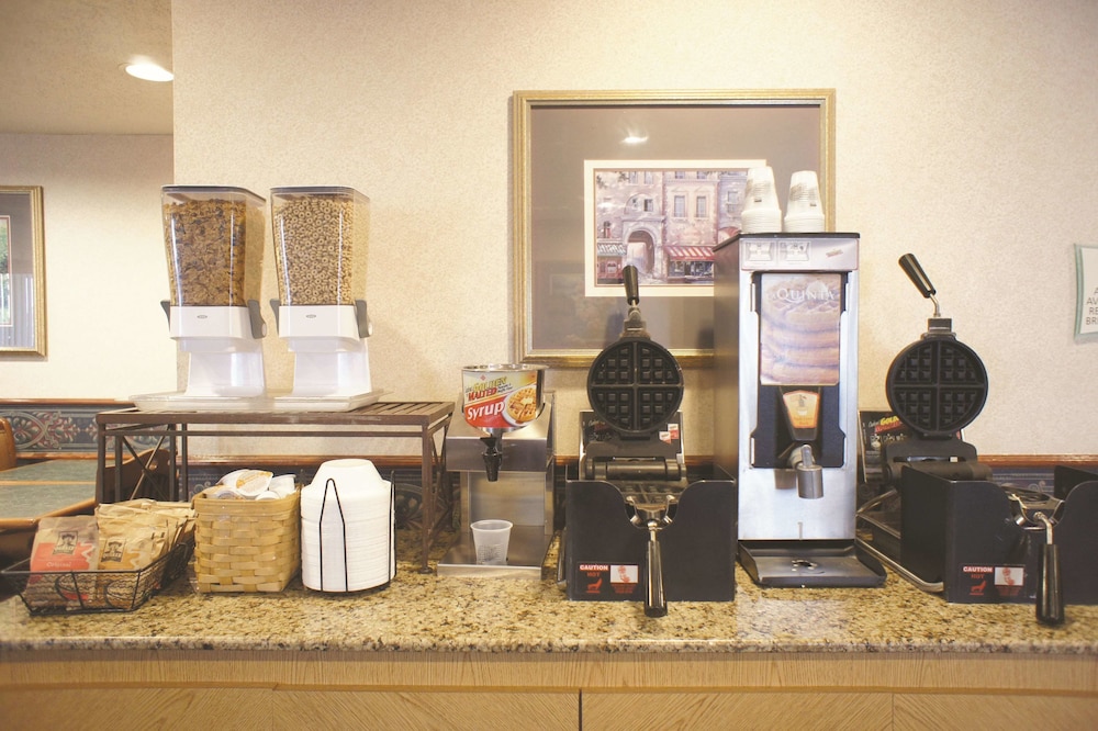 La Quinta Inn By Wyndham Indianapolis Airport Executive Drive 32/37