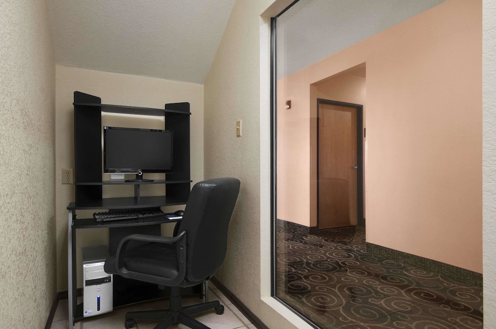 Days Inn By Wyndham Childress 18/21