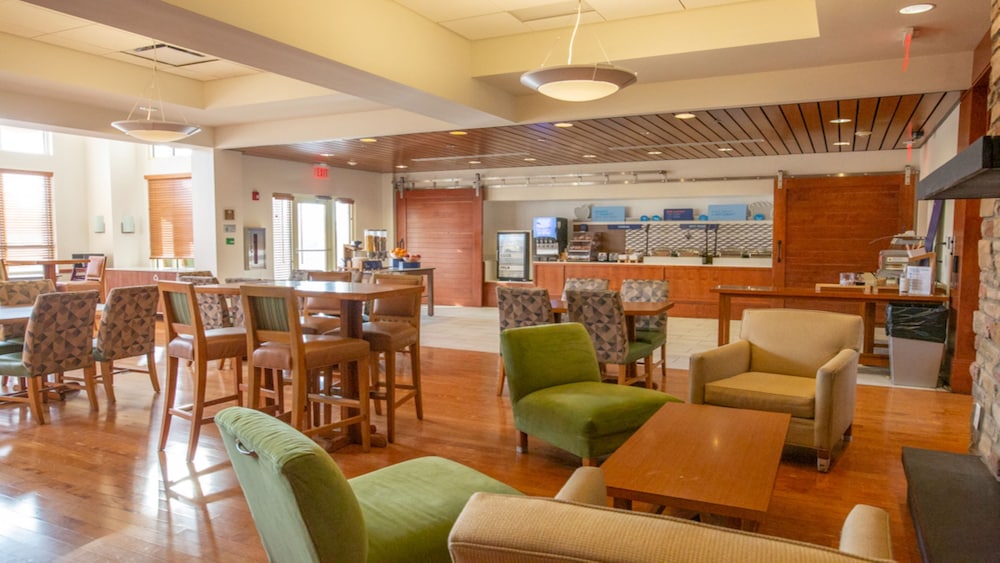 Holiday Inn Express Columbus Airport Easton Ex Four Points By Sheraton Columbus Ohio Airport 40/45