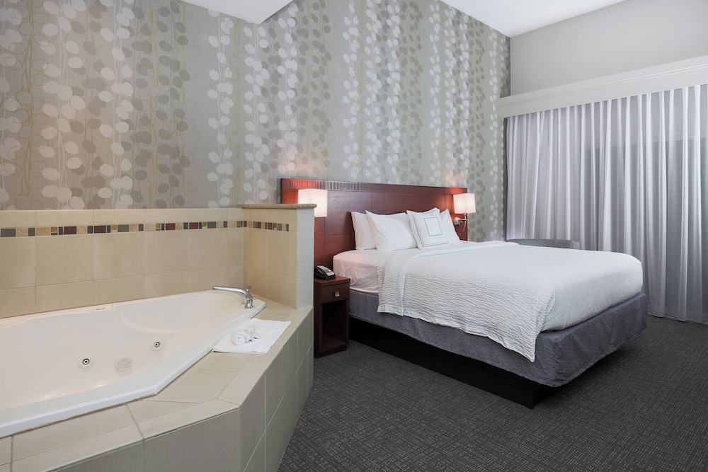 Courtyard By Marriott Chico 66/66
