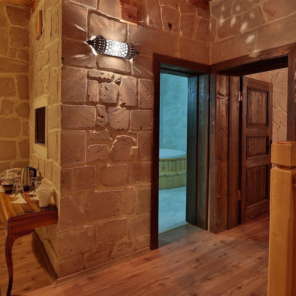 Elevres Stone House Hotel 30/67