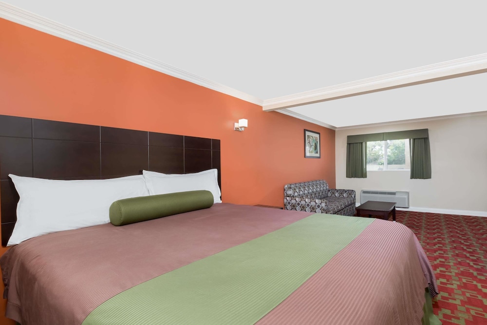 Travelodge Inn & Suites by Wyndham Bell Los Angeles Area 13/52