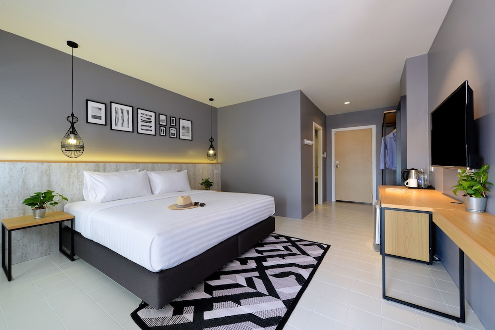 SUPERIOR, DOUBLE BED, CITY VIEW