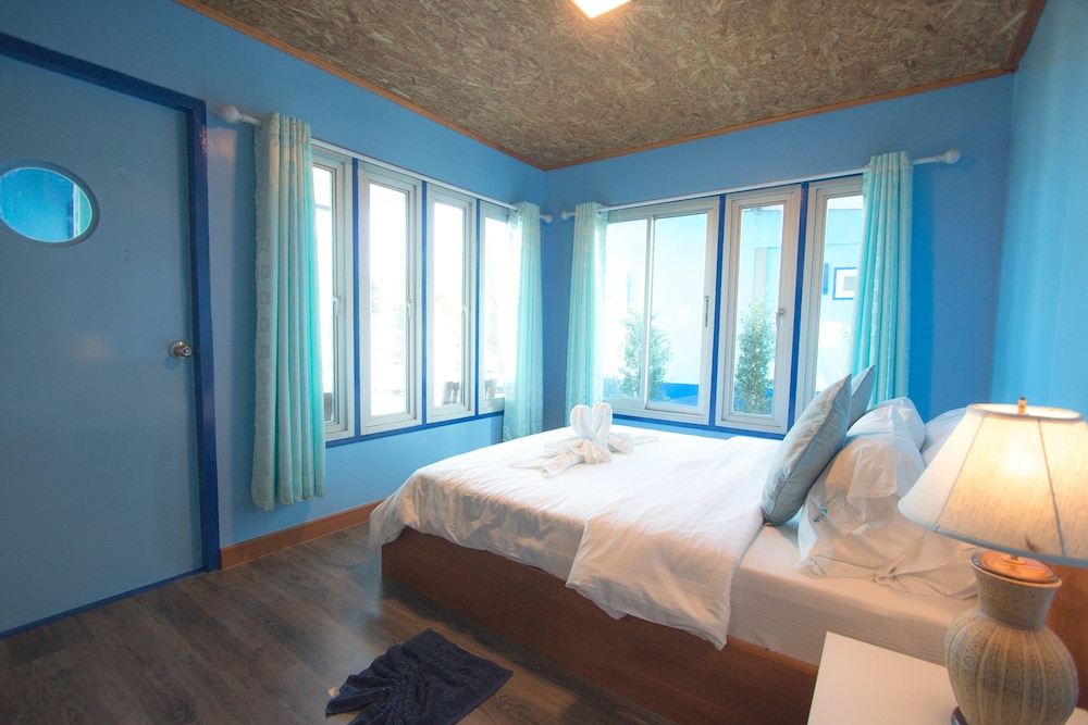 Sea Far Resort 31/72