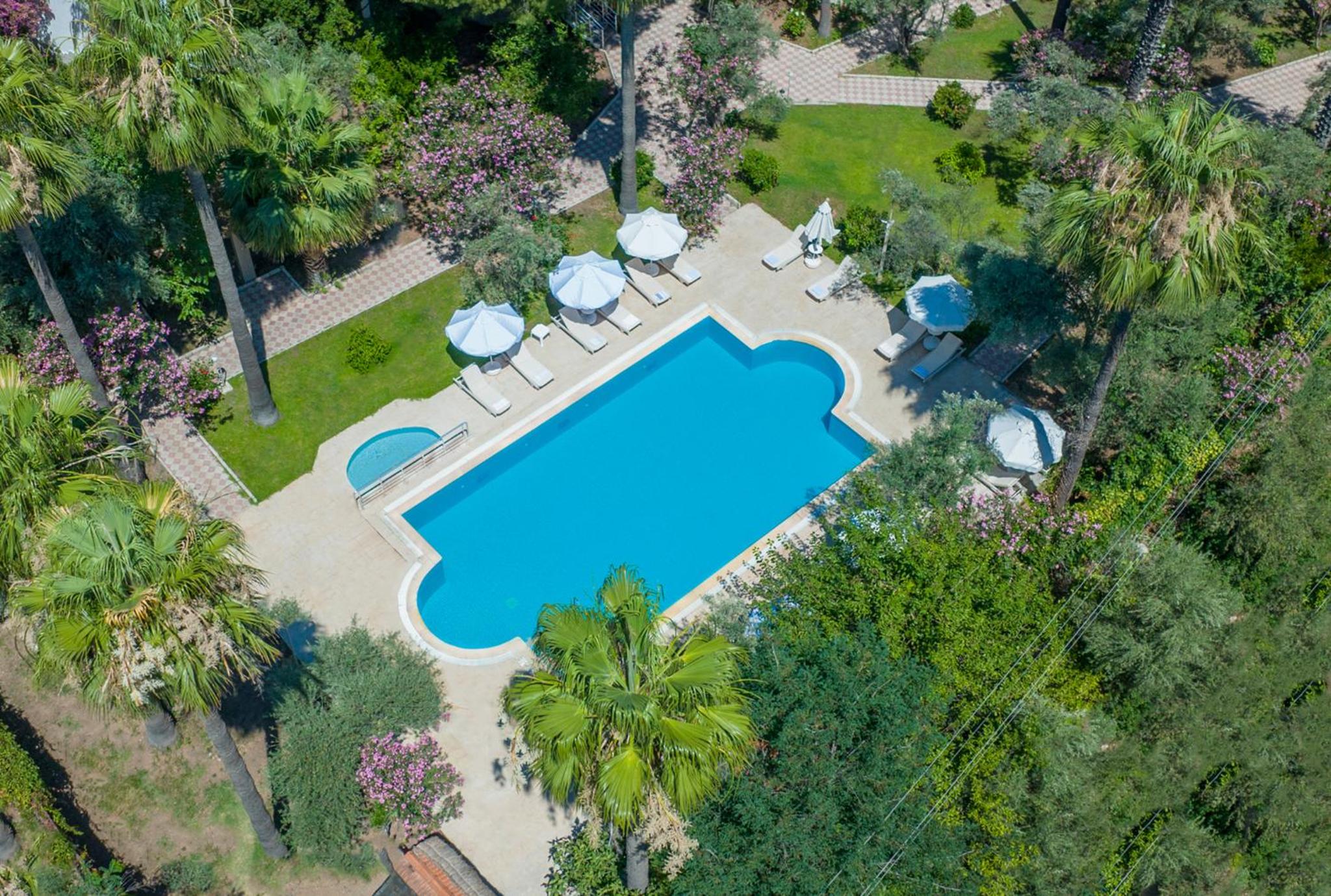 Chillos Beach Hotel & Lounge 33/43