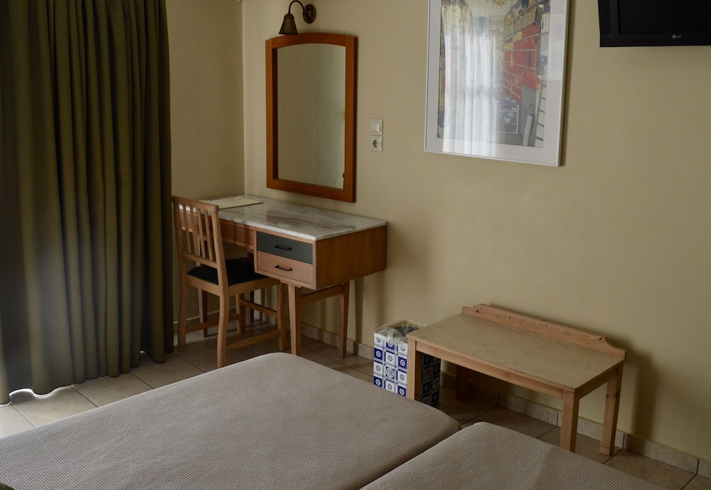 Evripides Hotel 33/69
