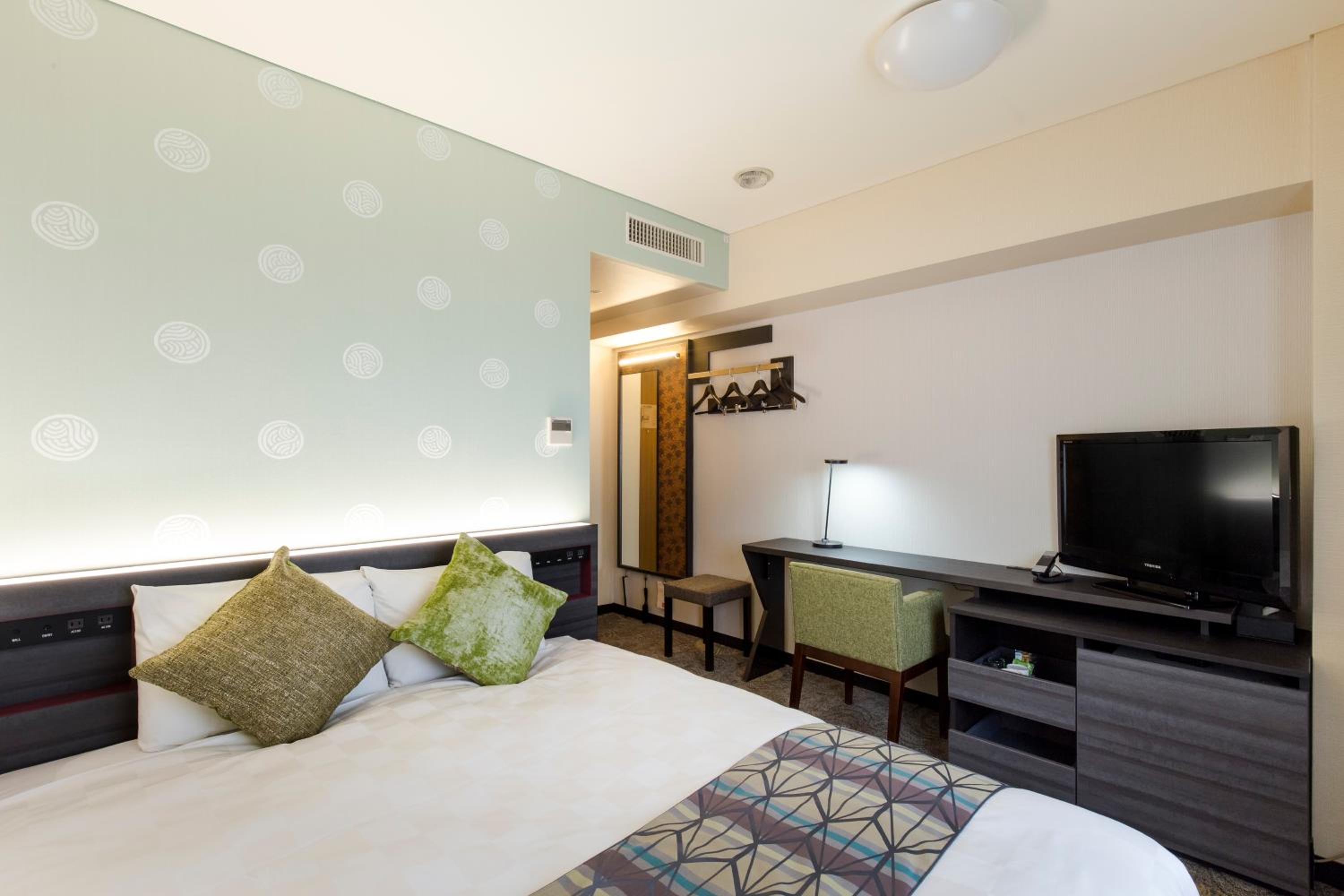 SMALL DOUBLE ROOM
