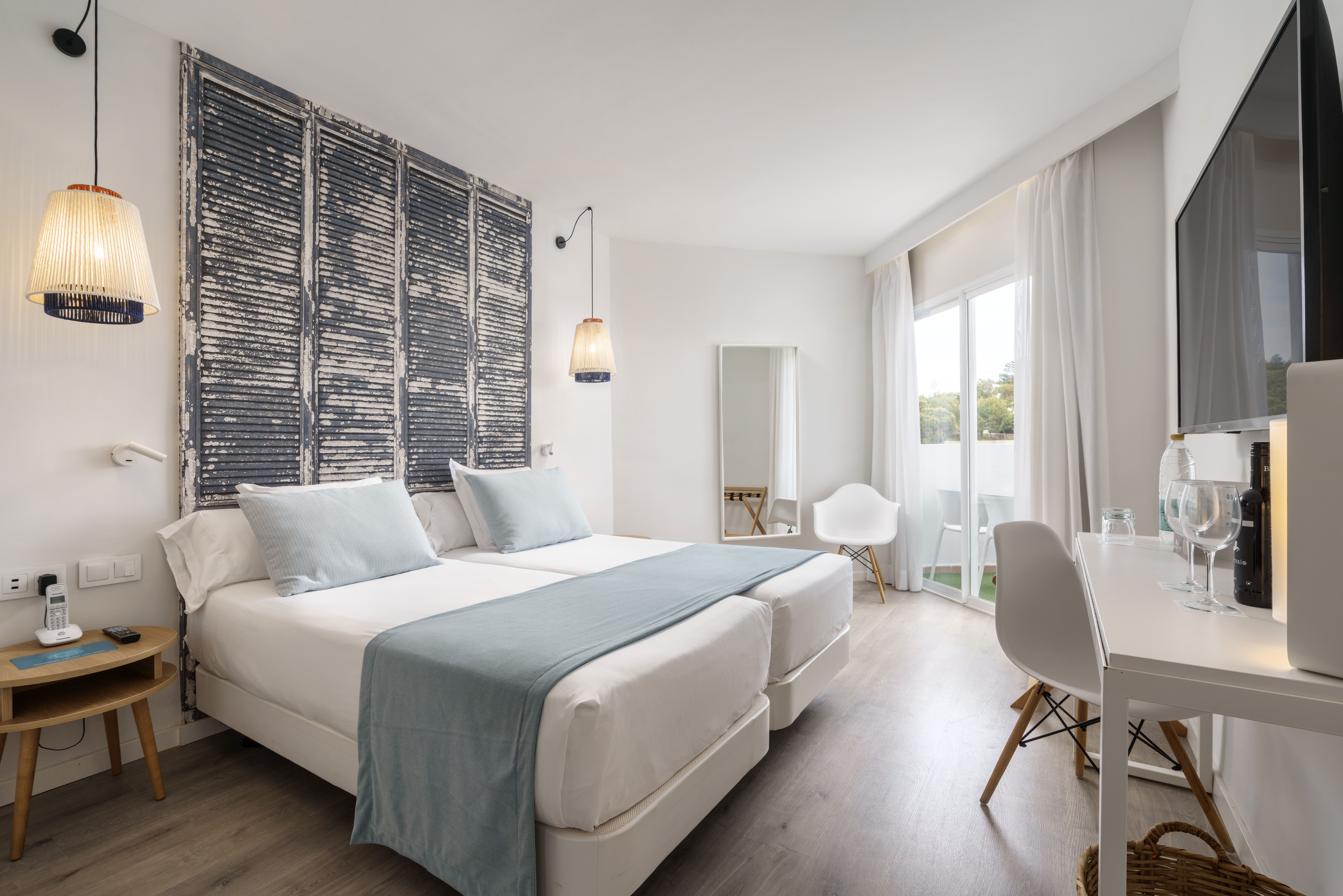 My Favorite Club, Double Bed, Sea Front