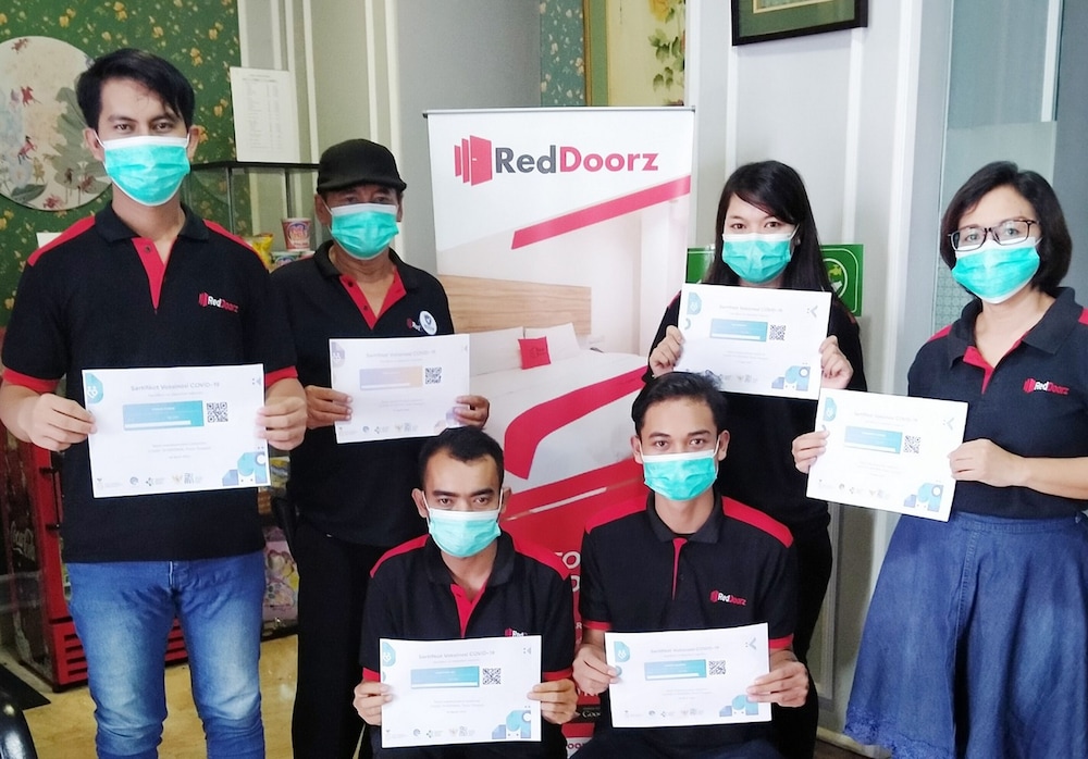 Reddoorz Premium Near Rs Pondok Indah 40/46