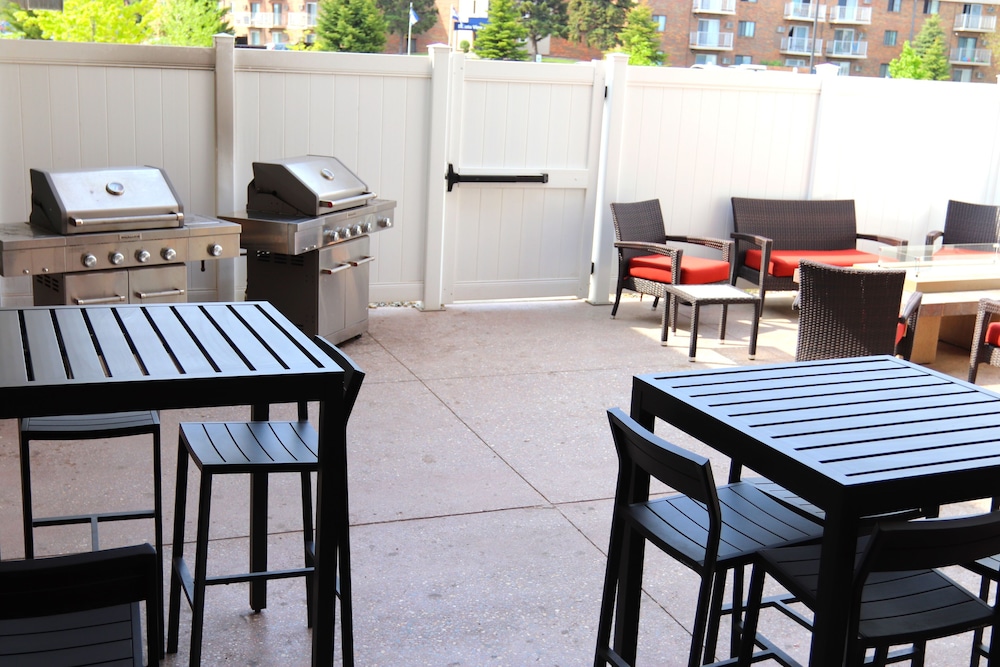 Hawthorn Suites By Wyndham Fargo 29/34