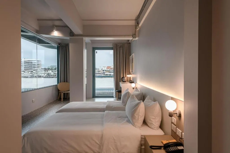 2 Bedrooms, River Front