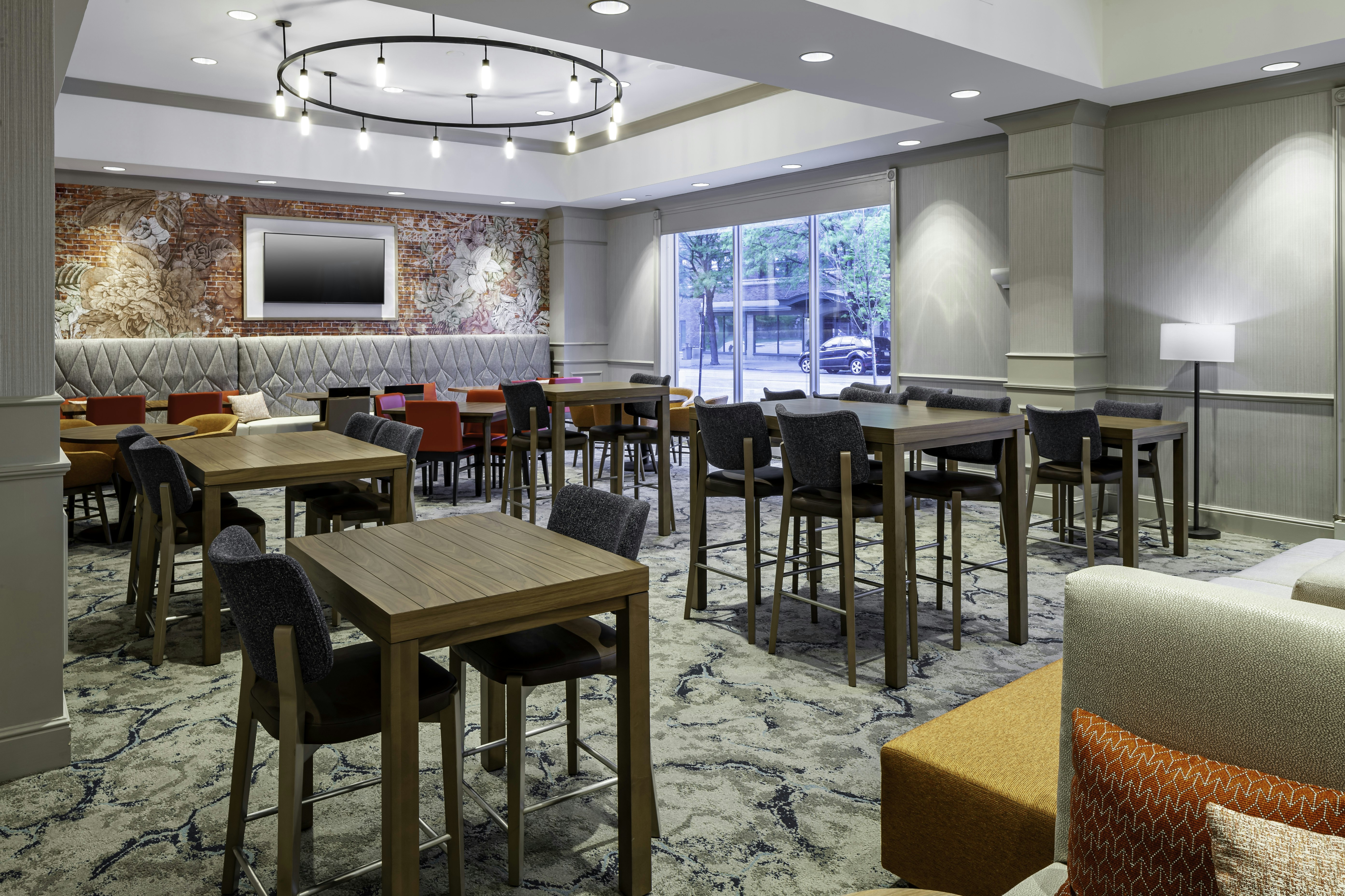 Hilton Garden Inn Omaha Downtown/Old Market Area 49/74