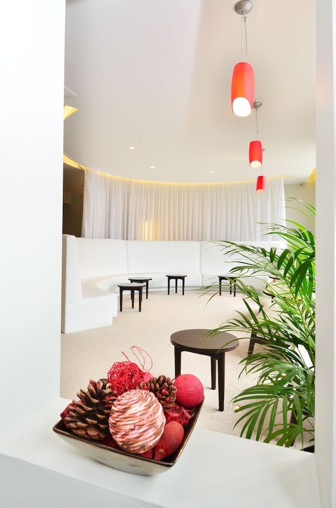 Axiom Park Hotel 8/50