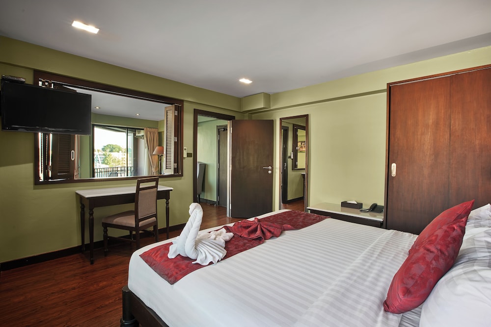 Suite, River View, Corner