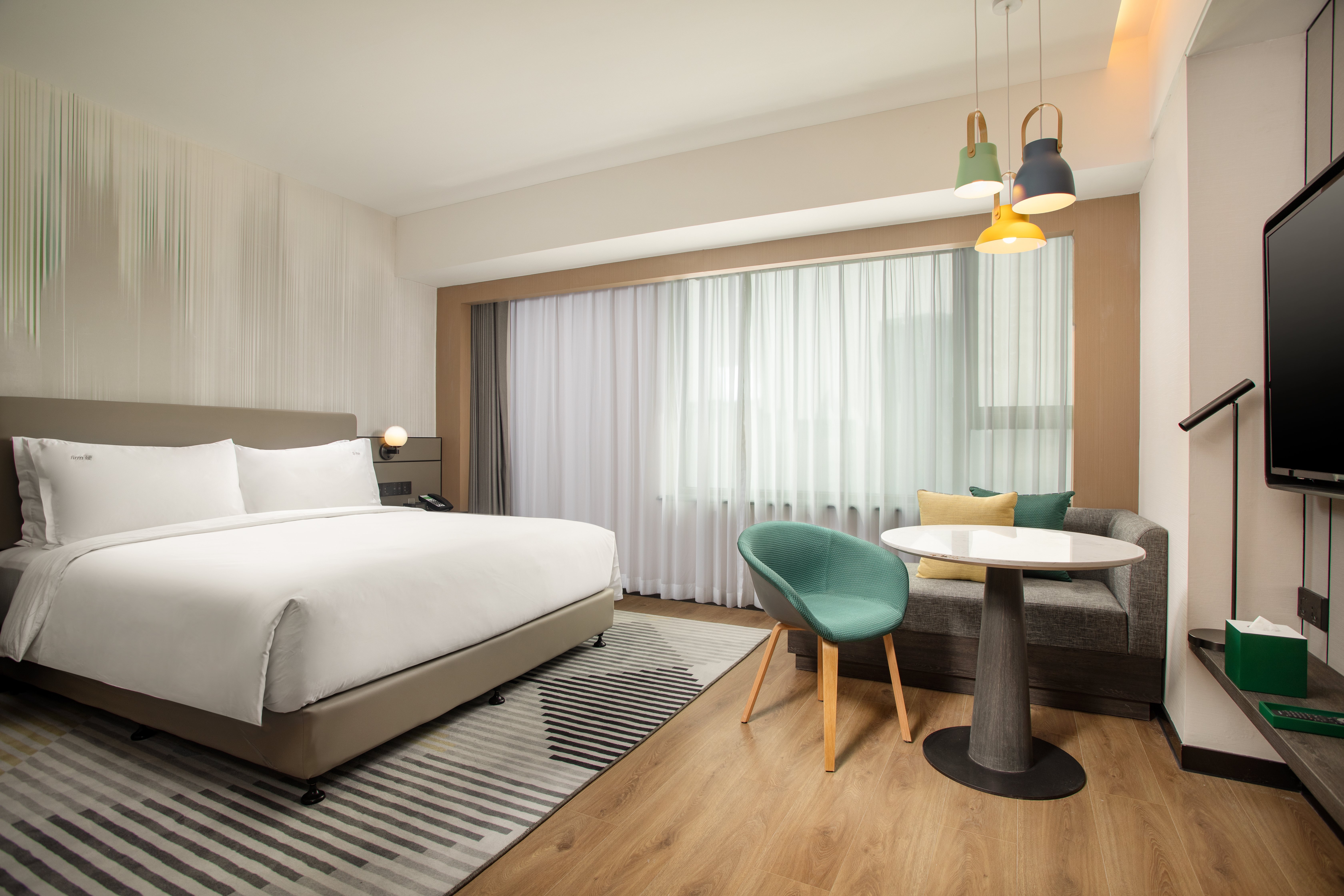 Holiday Inn Shanghai Nanjing Road 30/75