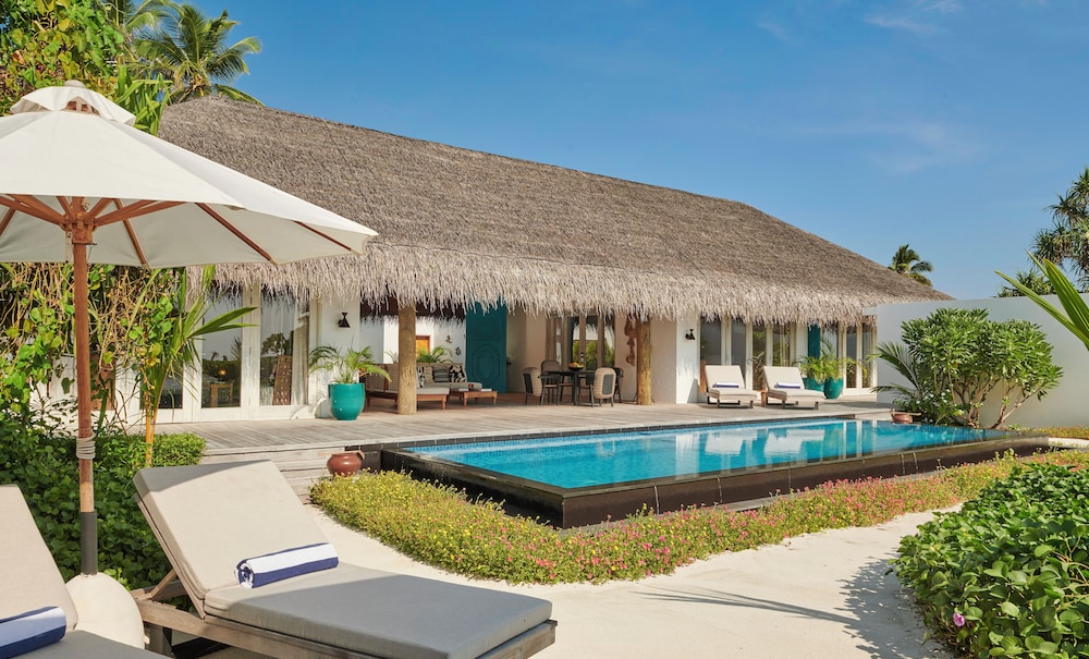 Sirru Fen Fushi Private Lagoon Resort 65/68