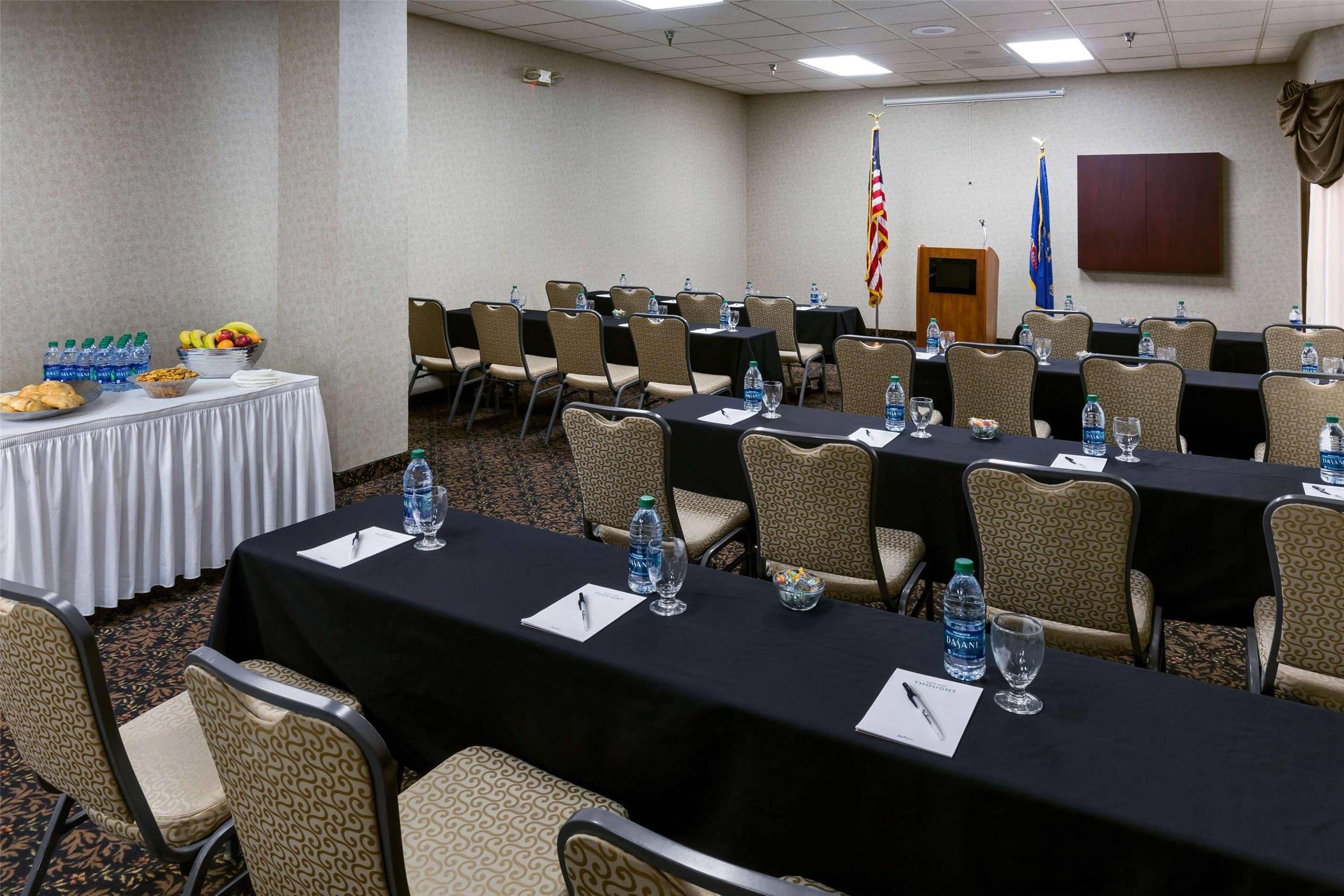 Radisson Hotel Bismarck 32/44