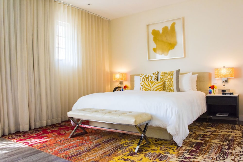 PREMIUM, STUDIO, KING BED